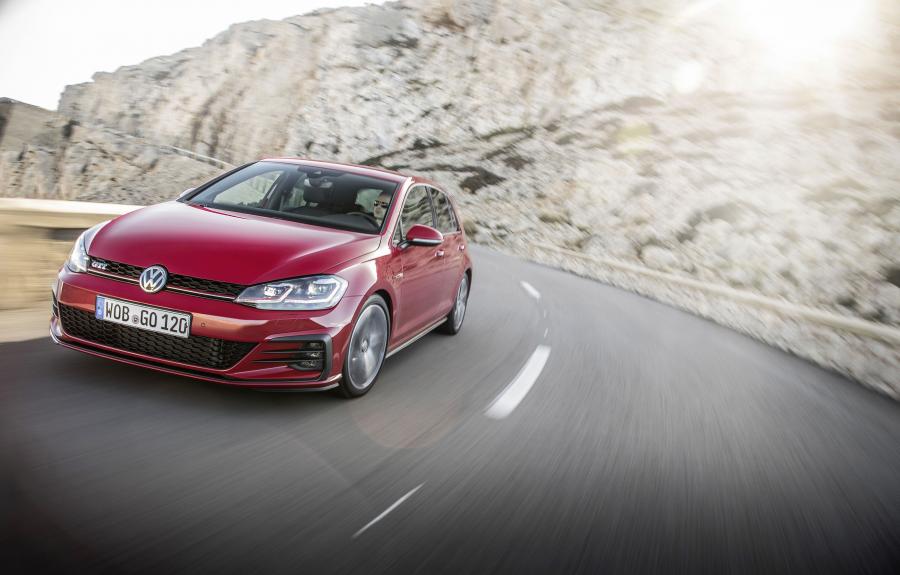  Volkswagen Golf GTI 5-Door 2017 года  (WW) (фото 10 из 19)